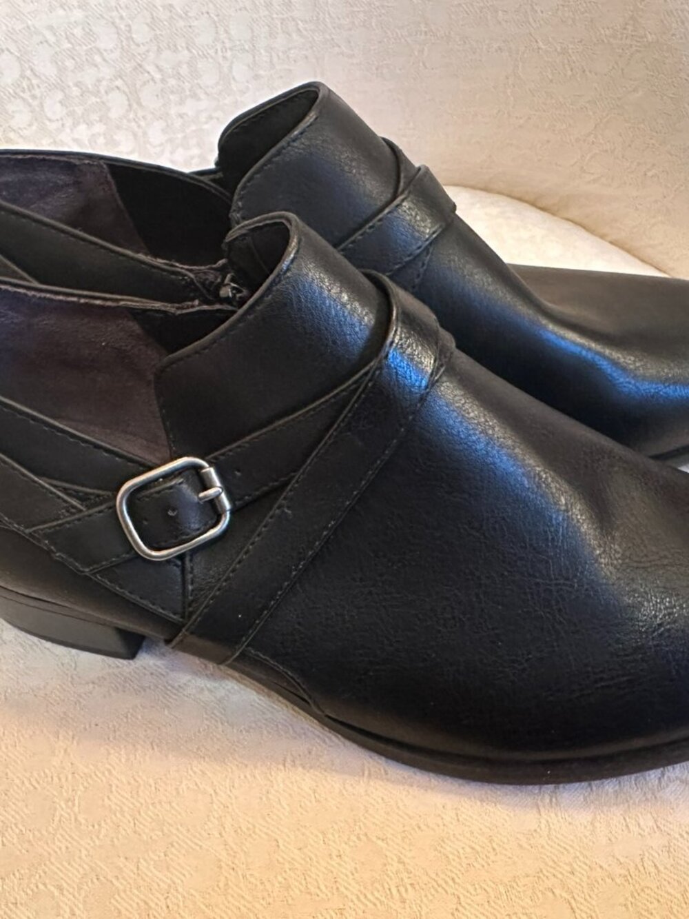 Life Stride Black ankle boots- 9.5W Never worn